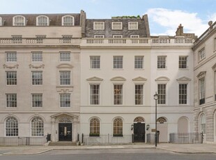 5 bedroom luxury House for sale in London, England