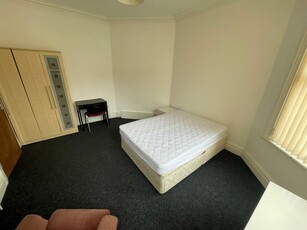5 bedroom semi-detached house for sale in Beech Grove, Beverley Road, Hull, HU5