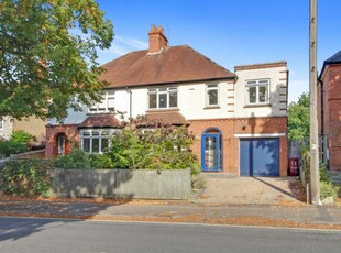 5 bedroom semi-detached house for sale in Northcourt Avenue, Reading, RG2
