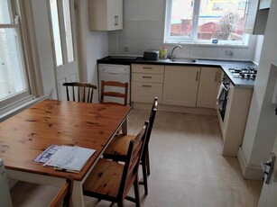 5 Bedroom Terraced House To Rent