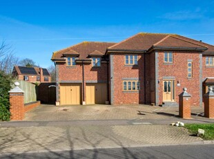 6 bedroom detached house for rent in Gregories Drive, Milton Keynes, MK7