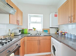 Flat in Roehampton High Street, Roehampton, SW15