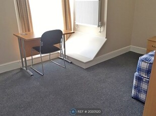 Flat to rent in Royal York Crescent, Bristol BS8