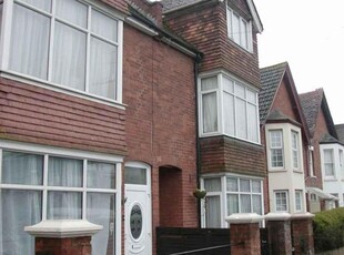 Flat to rent in Wilton Road, Salisbury, Wiltshire SP2