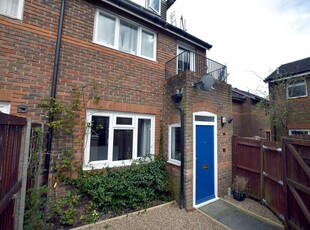 Flat to rent - Sycamore Grove, London, SE20