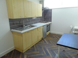 Studio flat for rent in 10 Excelsior House, 33 St Johns Road, Huddersfield, West Yorkshire, HD1