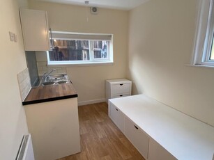 Studio flat for rent in Lodge Road, Southampton, Hampshire, SO14
