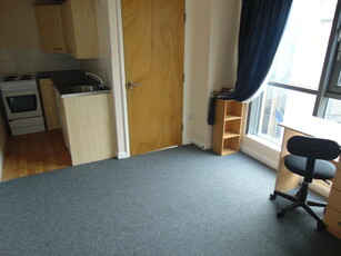 Studio flat for rent in No Fees For Students , SO15