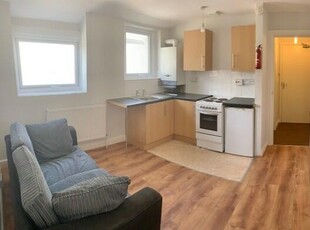 Studio flat for rent in Woodville Road, Cardiff(City), CF24