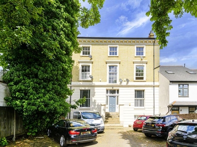 2 bedroom Flat for sale in Weir Road, Balham SW12