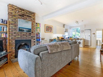 2 bedroom House for sale in Fountain Road, Tooting SW17