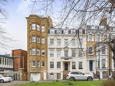 3 bedroom Flat for sale in Clapham Common South Side, Clapham SW4