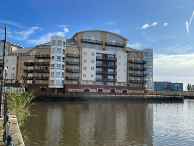 2 bedroom flat for sale in Luxury Apartment, Adventurers Quay, Cardiff, CF10