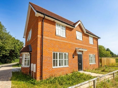 3 bedroom detached house for sale in Old Portsmouth Road, Artington, Guildford, Surrey, GU3
