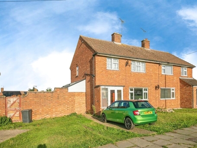 3 bedroom semi-detached house for sale in Hawthorn Drive, Ipswich, IP2
