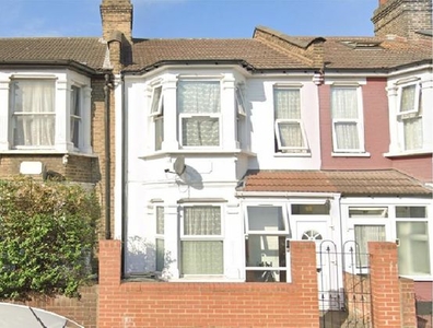 3 bedroom terraced house for sale London, E17 6PU