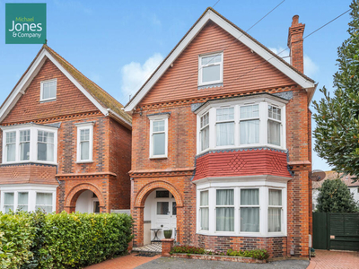 4 bedroom detached house for rent in Abbey Road, Worthing, West Sussex, BN11