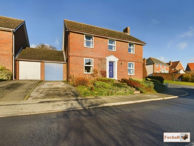 4 bedroom detached house for sale in Bixley Drive, Rushmere St. Andrew, Ipswich, IP4