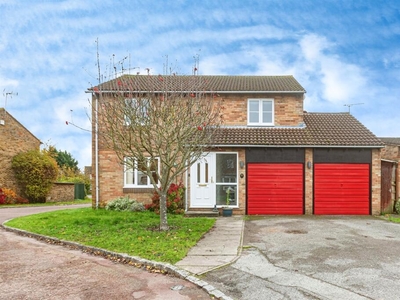 4 bedroom detached house for sale in Bythorn Close, Lower Earley, Reading, RG6