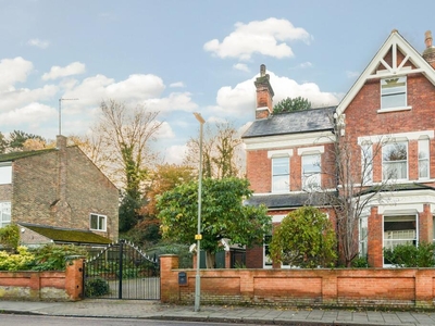 5 bedroom detached house for sale in Lower Camden, Chislehurst, Kent, BR7