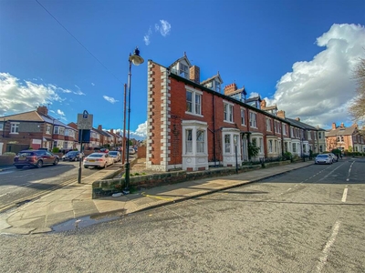 7 bedroom end of terrace house for sale in Cavendish Road, Newcastle Upon Tyne, NE2