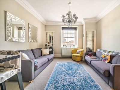 Flat in St Georges Square, Pimlico, SW1V