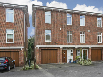 3 Bedroom Town House For Sale In Winchester
