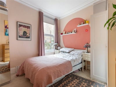 Finborough Road, London, SW17 2 bedroom flat/apartment in London