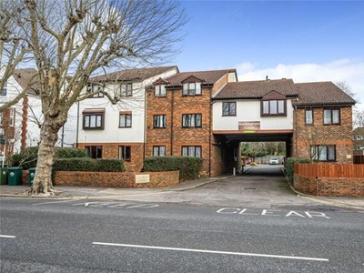 1 Bedroom Flat For Sale In Staines-upon-thames, Surrey