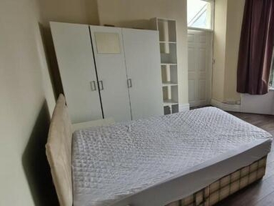 2 Bedroom Flat For Rent In Cardiff, Cardiff (of)