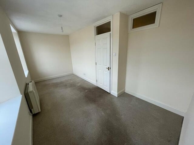 2 Bedroom Flat For Rent In Torquay