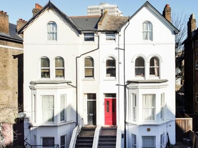 2 Bedroom Flat For Sale In Hither Green , London