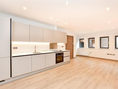 2 Bedroom Ground Floor Flat For Sale In Croydon Road, Caterham
