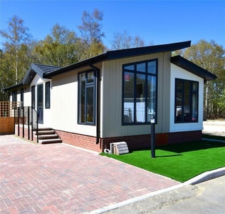 2 Bedroom Mobile Home For Sale In Lower Stondon, Henlow