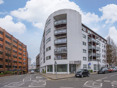 2 bedroom property for sale in The Bittoms, Kingston upon Thames, KT1
