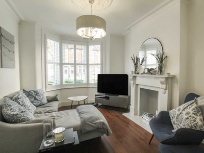 3 bedroom end of terrace house for sale London, E6 2NH