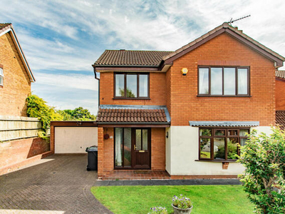 4 Bedroom Detached House For Sale In Bromsgrove, Worcestershire