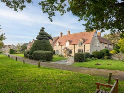 4 Bedroom Detached House For Sale In The Green