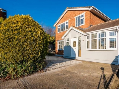 4 Bedroom Link Detached House For Sale In Rayleigh