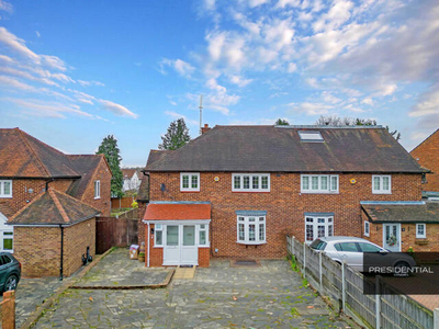 4 Bedroom Semi-detached House For Rent In Loughton
