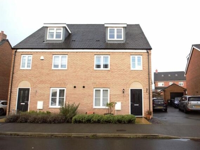 4 Bedroom Town House For Rent In Flitwick, Bedford