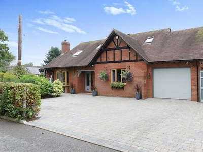 5 Bedroom Detached Bungalow For Sale In Stourport-on-severn