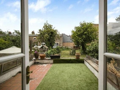 8 Bedroom Semi-detached House For Sale In London