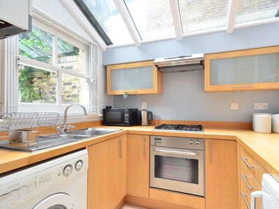 Flat in Cathcart Road, Chelsea, SW10
