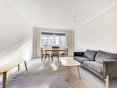 Flat in Old Brompton Road, Earls Court, SW5