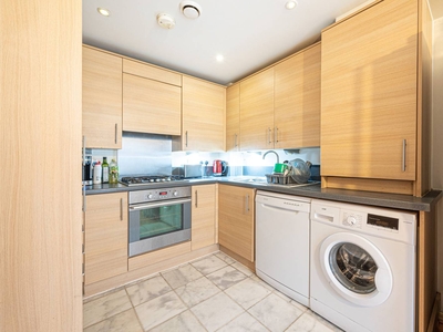 Flat in Ruby Way, Colindale, NW9