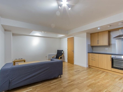 1 bedroom apartment for rent in Churchill Villas, CF10