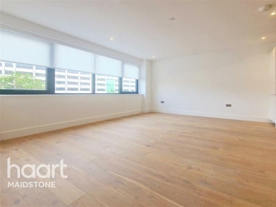 1 bedroom flat for rent in Kent House, ME15