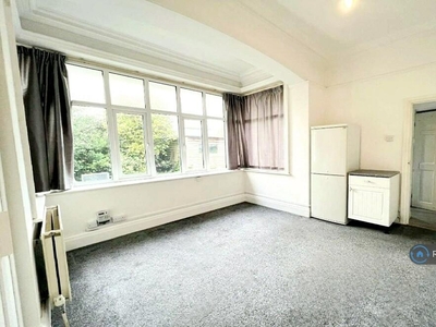 1 bedroom flat for rent in Queens Park Gardens , Bournemouth, BH8