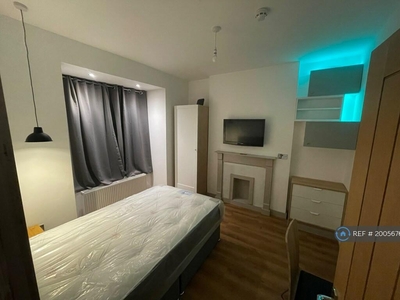 1 bedroom house share for rent in Moss Lane, Swinton, Manchester, M27